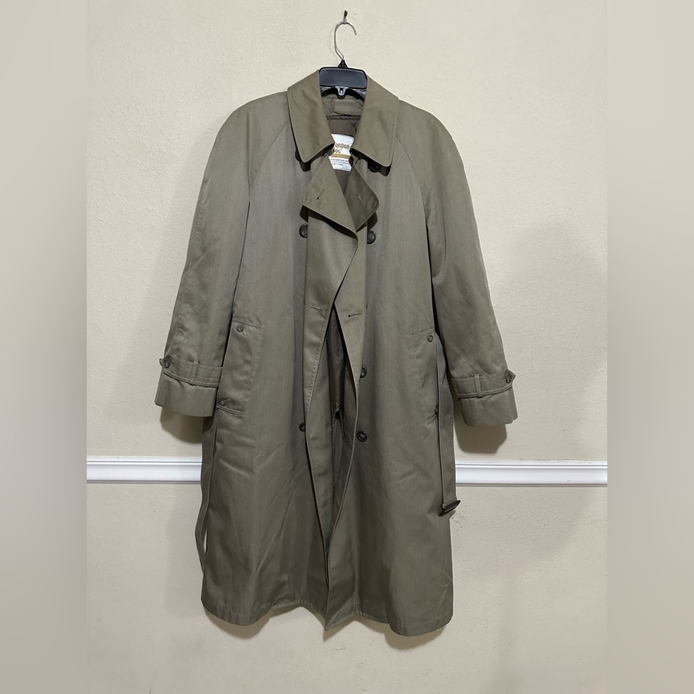 London Fog trench coat ens size 40R